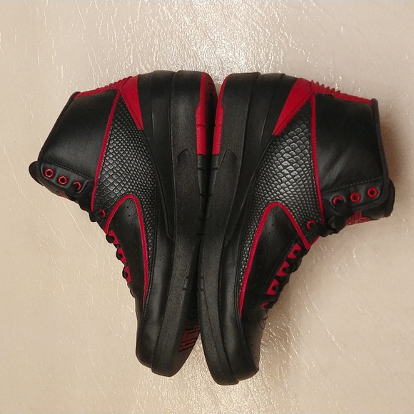 Air Jordan 2 Retro Black/Varsity Red (2016) - Picture 3 of 14